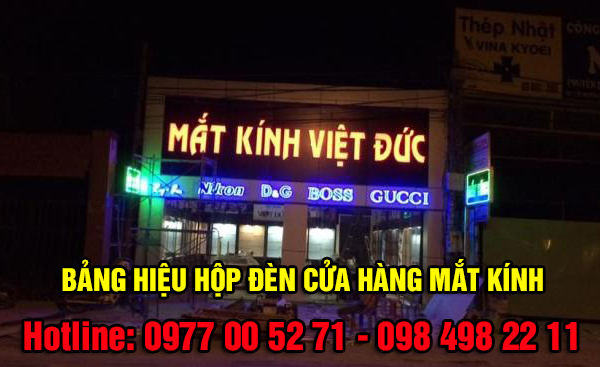 bang-hieu-hop-den-cua-hang-mat-kinh