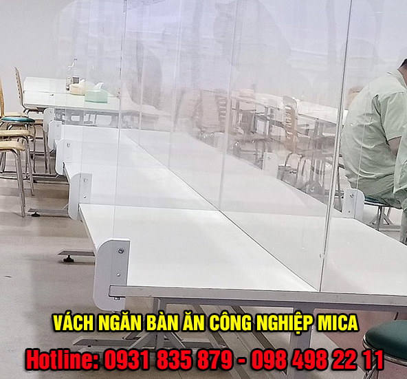 Làm vách ngăn bàn ăn chống Covid 19 giá rẻ tại Bình Dương